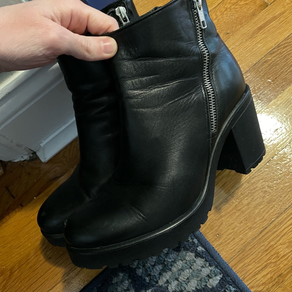 Black Ankle leather Boots with Zipper